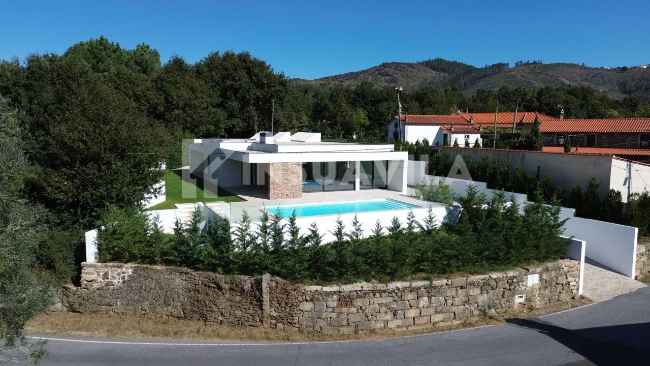 Moradia T3 para Venda em Sopo Foto 1