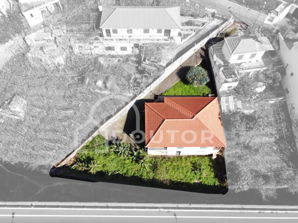 Moradia T3 para Venda em Estreito de Camara de Lobos Foto 5