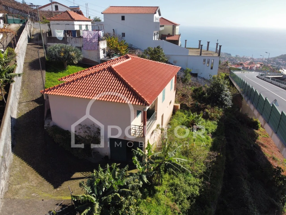 Moradia T3 para Venda em Estreito de Camara de Lobos Foto 3