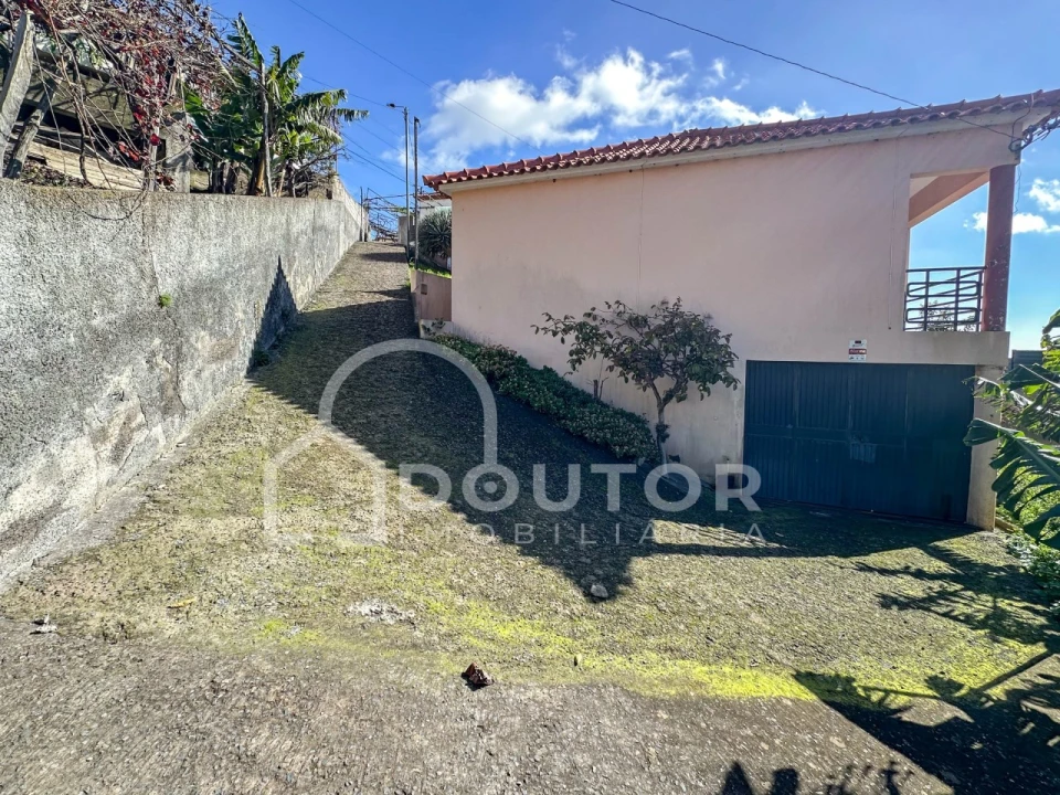 Moradia T3 para Venda em Estreito de Camara de Lobos Foto 7