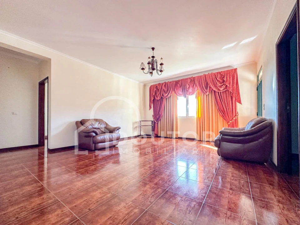 Moradia T3 para Venda em Estreito de Camara de Lobos Foto 8