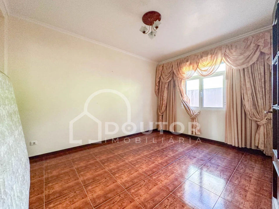 Moradia T3 para Venda em Estreito de Camara de Lobos Foto 17