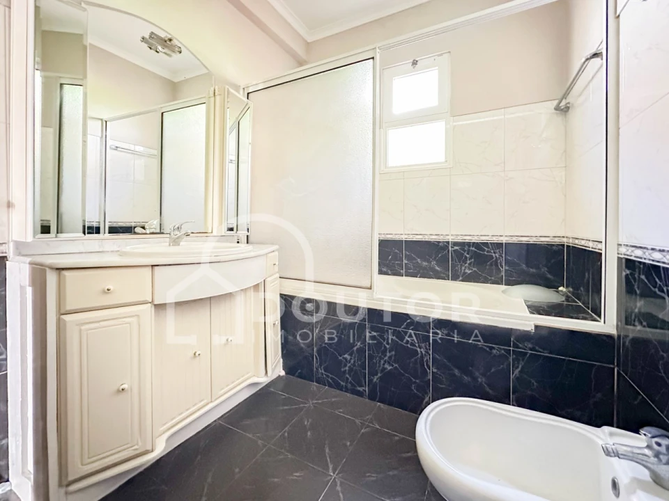 Moradia T3 para Venda em Estreito de Camara de Lobos Foto 22