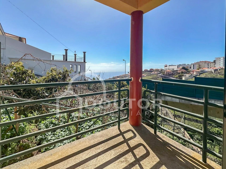Moradia T3 para Venda em Estreito de Camara de Lobos Foto 19