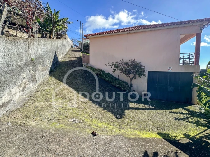 Moradia T3 para Venda em Estreito de Camara de Lobos Foto 7