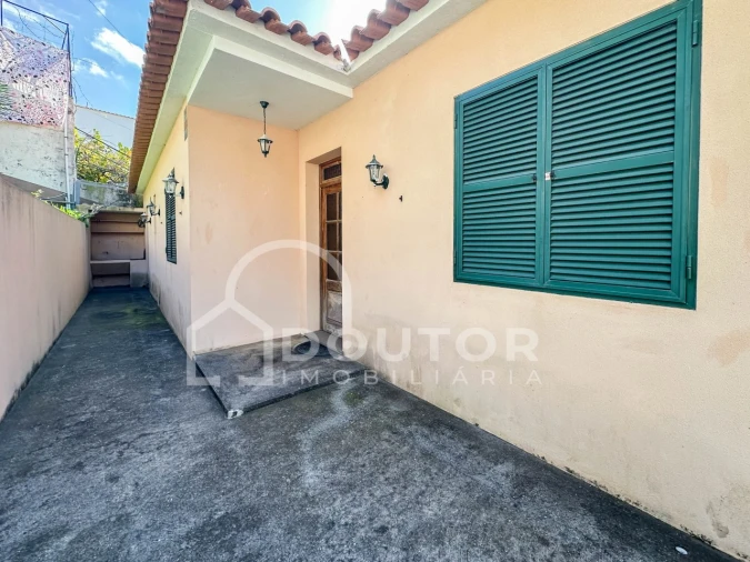 Moradia T3 para Venda em Estreito de Camara de Lobos Foto 1