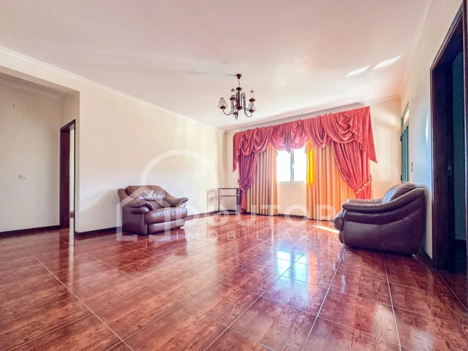 Moradia T3 para Venda em Estreito de Camara de Lobos Foto 8