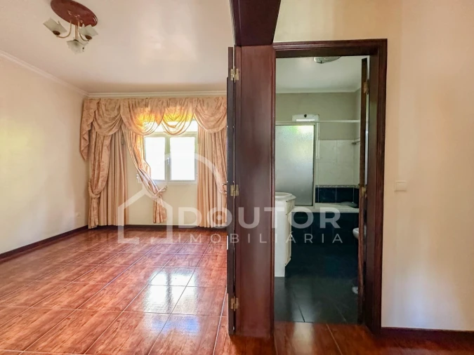 Moradia T3 para Venda em Estreito de Camara de Lobos Foto 18