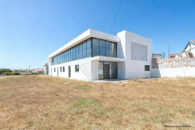 Armazém para Venda em Campelos e Outeiro da Cabeça