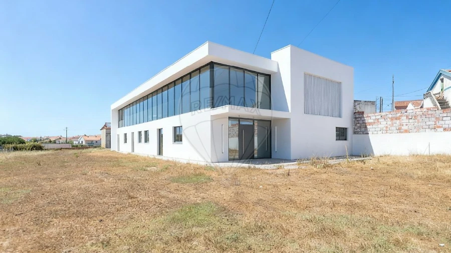 Armazém para Venda em Campelos e Outeiro da Cabeça