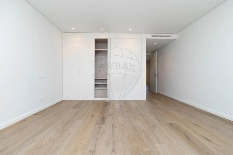 Moradia T4 para Venda em Póvoa de Santa Iria e Forte da Casa Foto 18