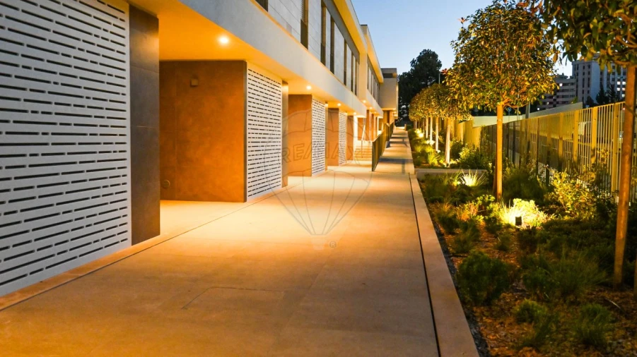 Moradia T4 para Venda em Póvoa de Santa Iria e Forte da Casa Foto 3