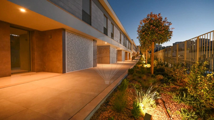 Moradia T4 para Venda em Póvoa de Santa Iria e Forte da Casa Foto 2