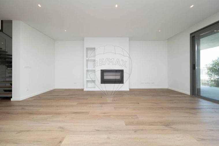 Moradia T4 para Venda em Póvoa de Santa Iria e Forte da Casa Foto 11