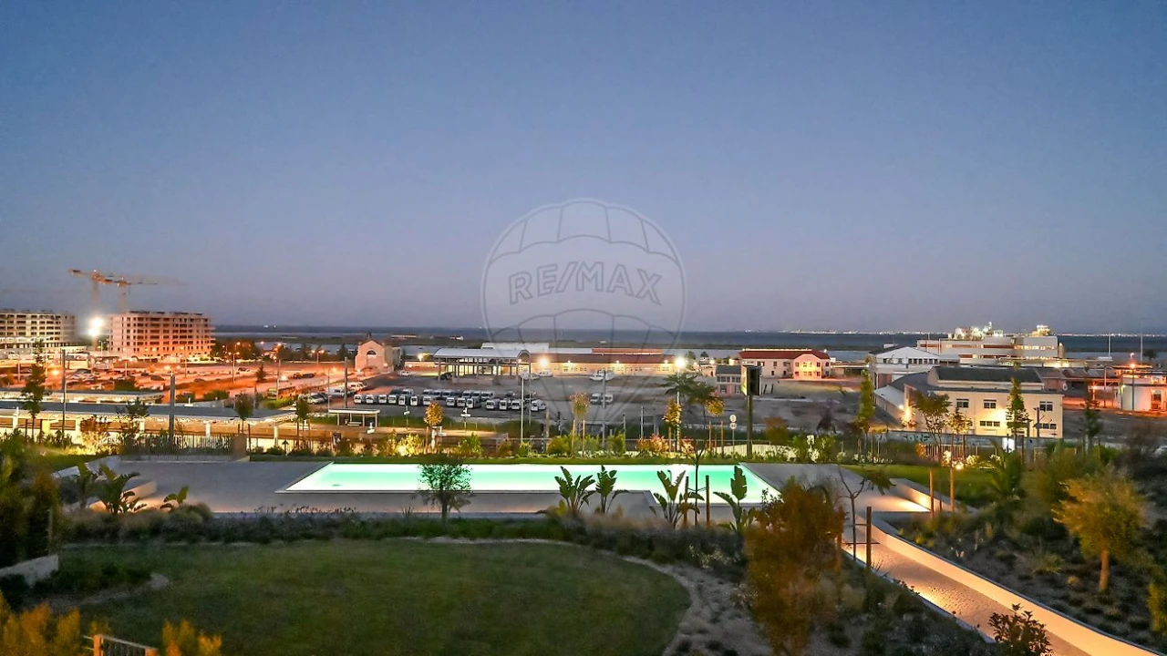 Moradia T4 para Venda em Póvoa de Santa Iria e Forte da Casa Foto 4