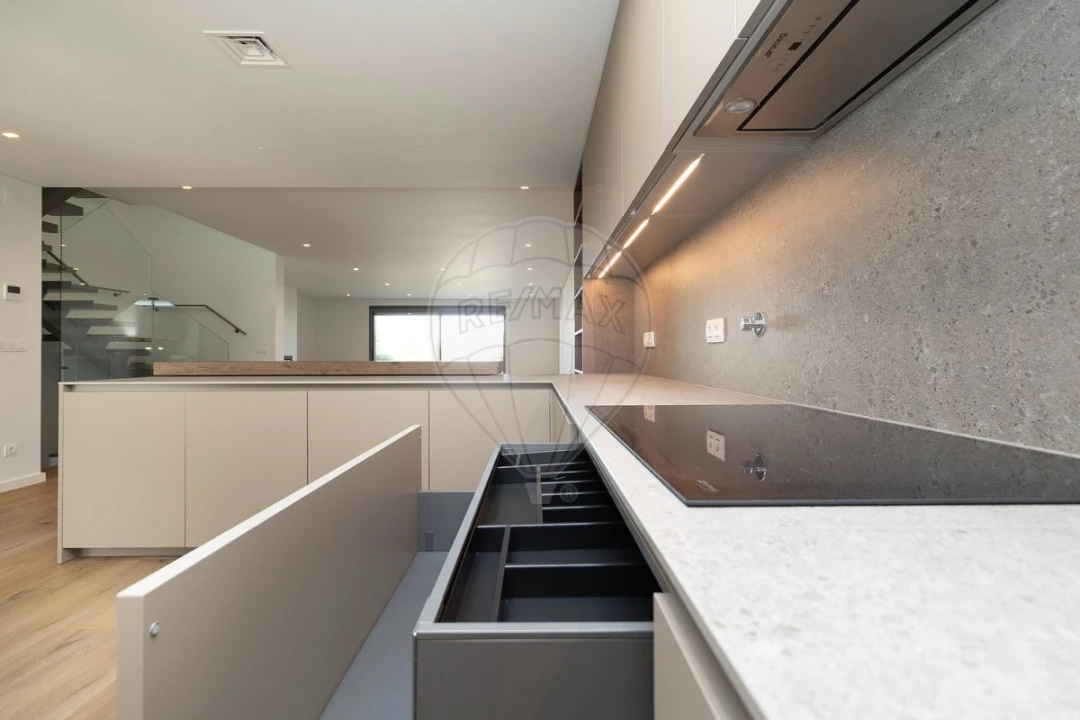 Moradia T4 para Venda em Póvoa de Santa Iria e Forte da Casa Foto 15