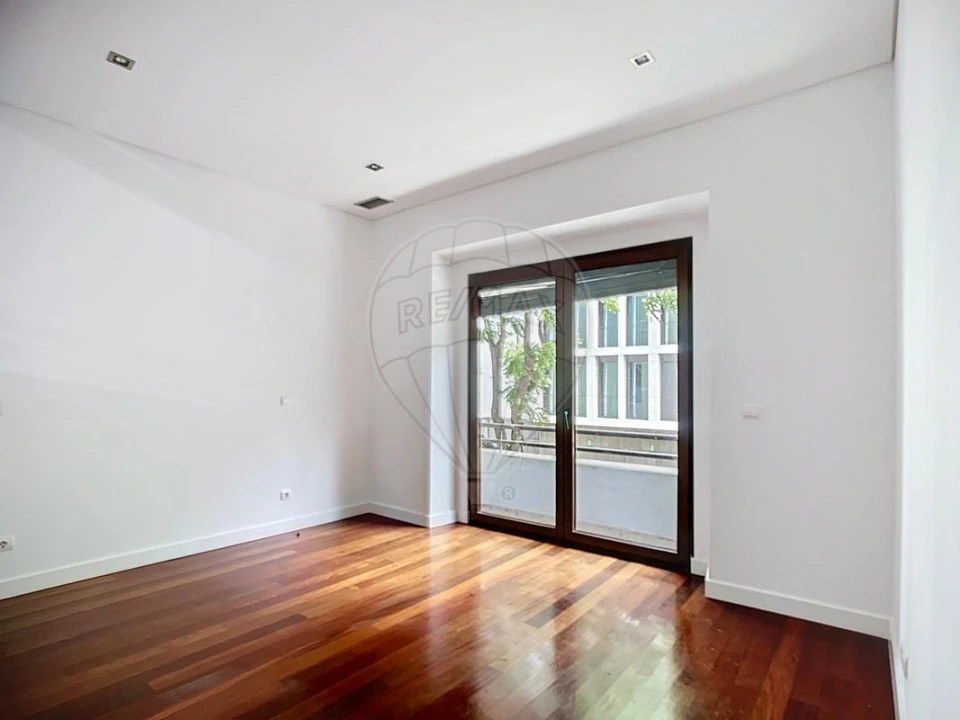 Apartamento T4 para Venda em Avenidas Novas Foto 23