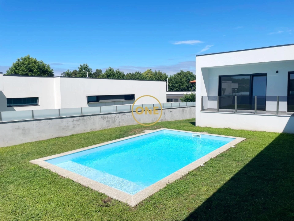 Moradia T3 para Venda em Merelim (São Paio), Panoias e Parada de Tibães Foto 1