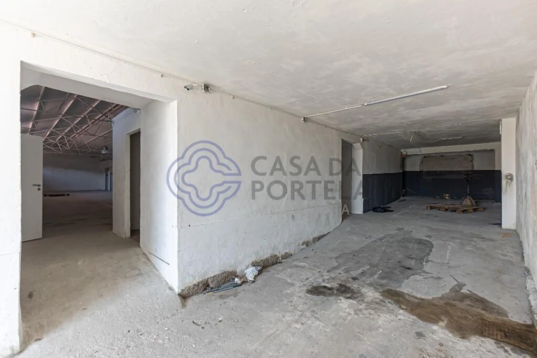 Armazém para Venda em Oliveira do Douro Foto 23