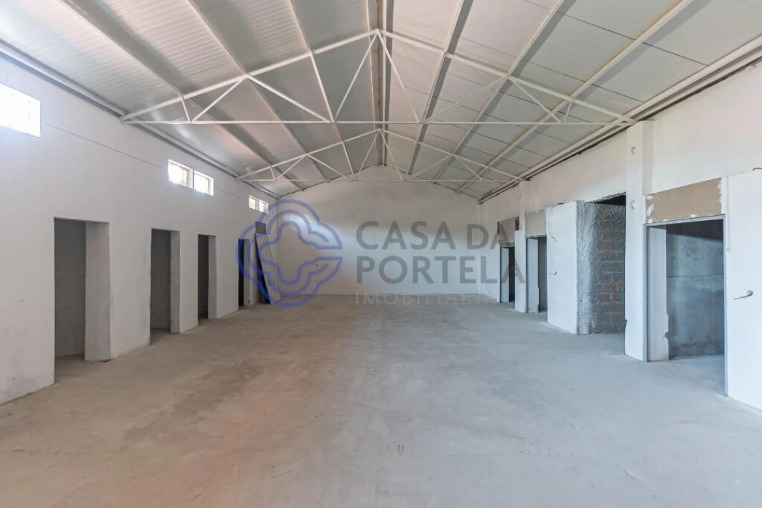 Armazém para Venda em Oliveira do Douro Foto 5