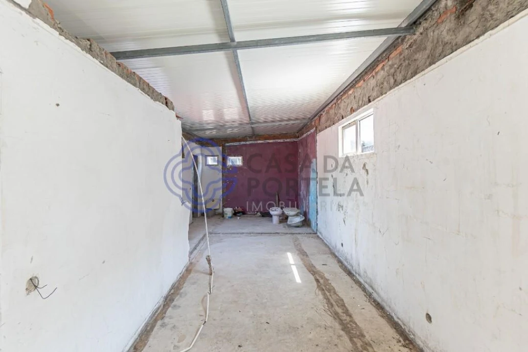 Armazém para Venda em Oliveira do Douro Foto 30