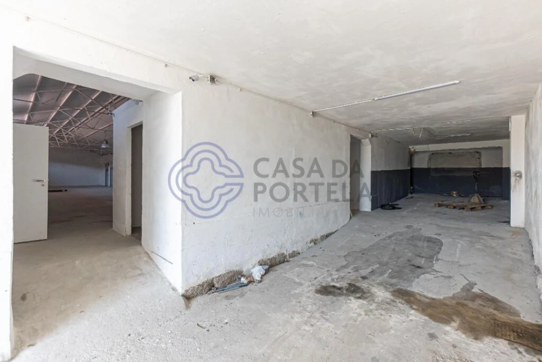 Armazém para Venda em Oliveira do Douro Foto 13