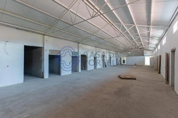 Armazém para Venda em Oliveira do Douro Foto 18