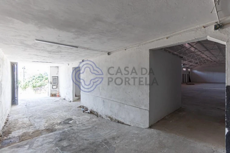 Armazém para Venda em Oliveira do Douro Foto 21