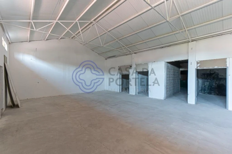 Armazém para Venda em Oliveira do Douro Foto 6