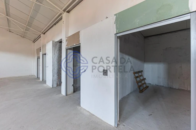 Armazém para Venda em Oliveira do Douro Foto 14