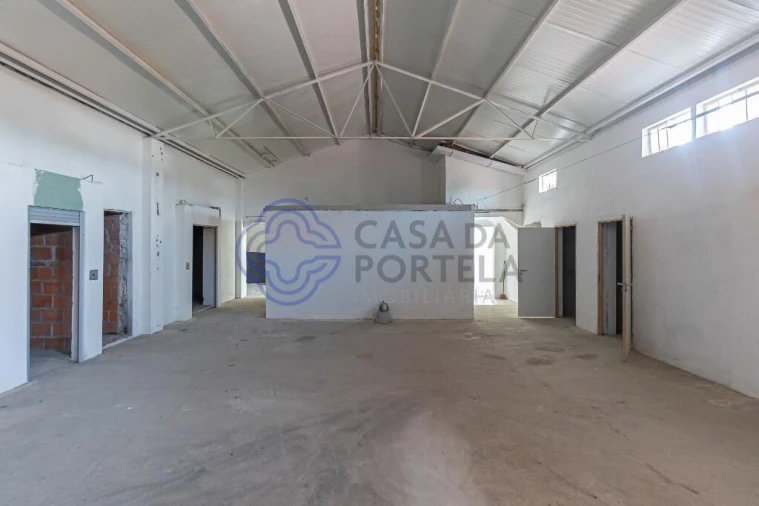 Armazém para Venda em Oliveira do Douro Foto 10