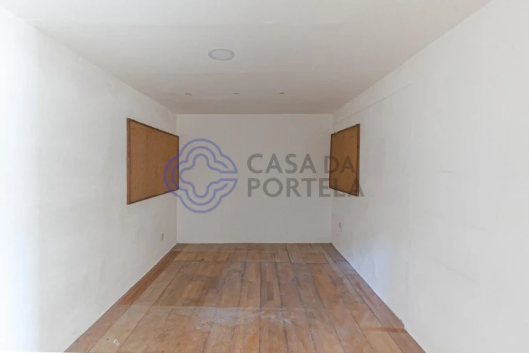 Armazém para Venda em Oliveira do Douro Foto 19