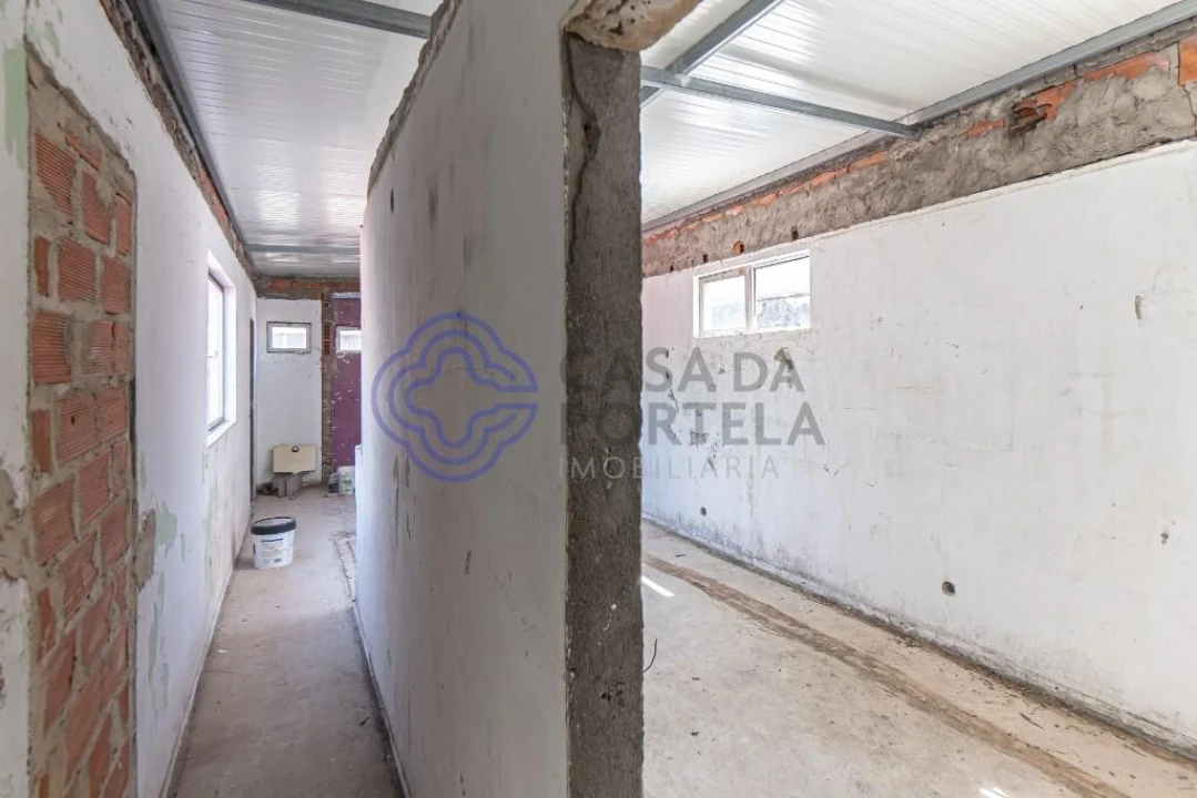 Armazém para Venda em Oliveira do Douro Foto 26