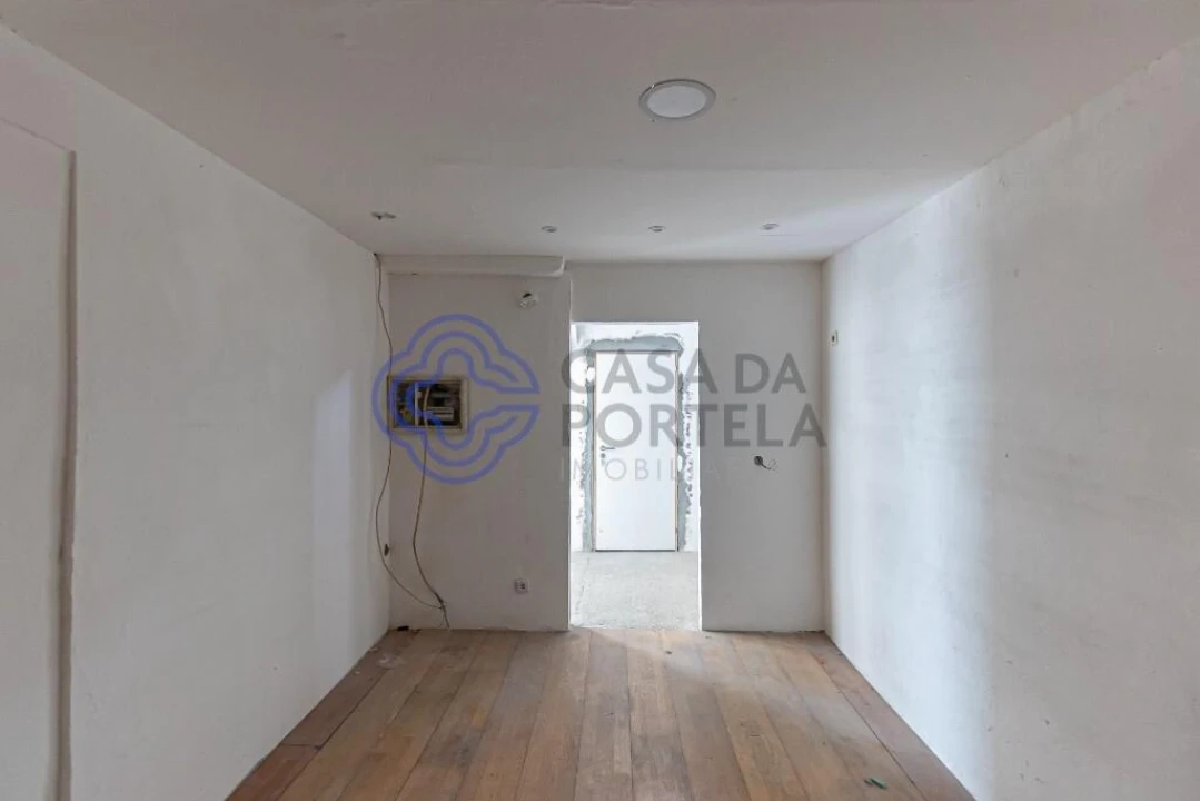 Armazém para Venda em Oliveira do Douro Foto 16