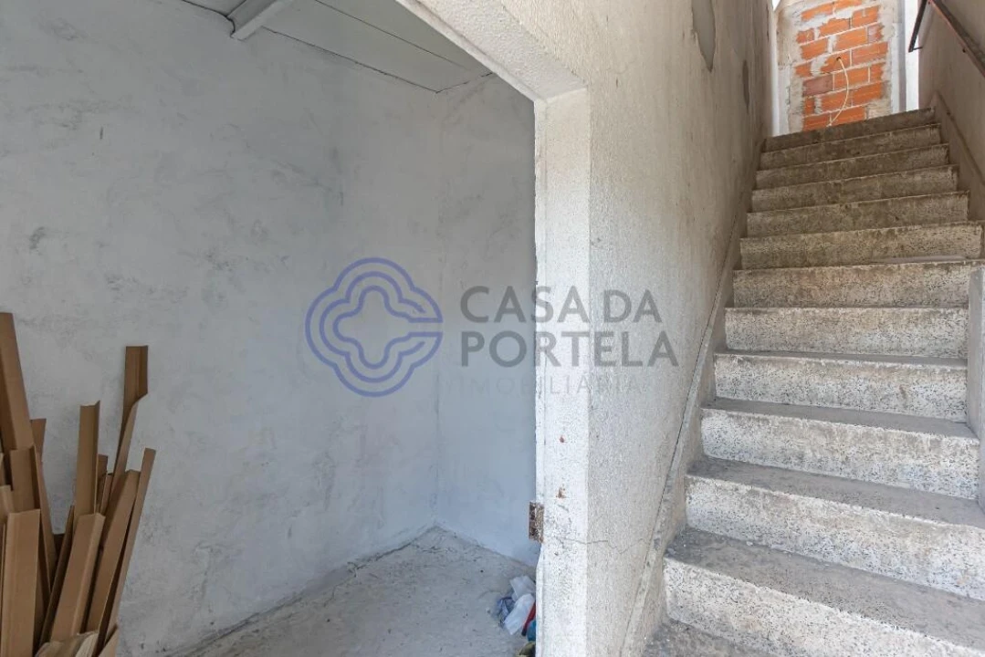 Armazém para Venda em Oliveira do Douro Foto 12