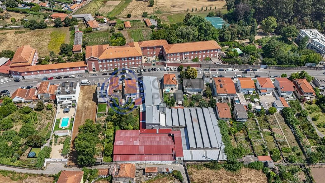 Armazém para Venda em Oliveira do Douro Foto 39