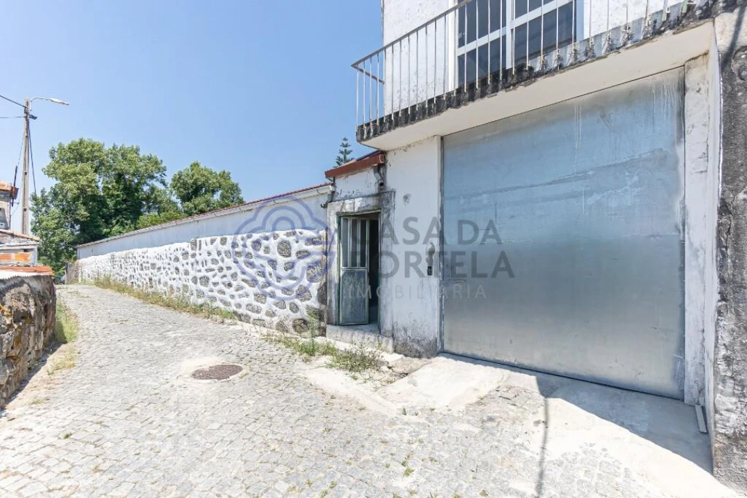 Armazém para Venda em Oliveira do Douro Foto 1