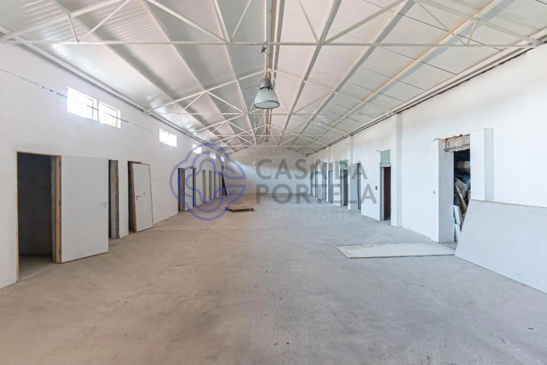 Armazém para Venda em Oliveira do Douro Foto 9