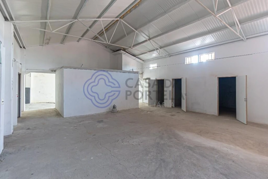 Armazém para Venda em Oliveira do Douro Foto 7