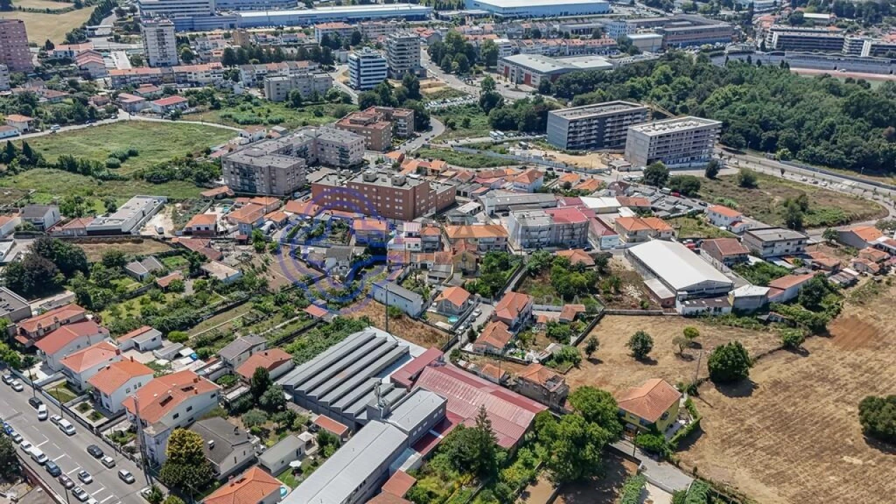 Armazém para Venda em Oliveira do Douro Foto 36