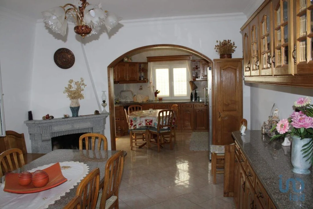 Moradia T4 para Venda em Nogueira do Cravo Foto 4