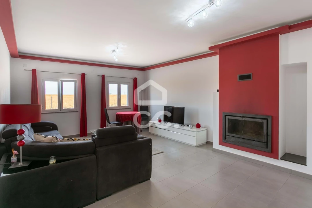 Moradia T4 para Venda em Mourão Foto 5