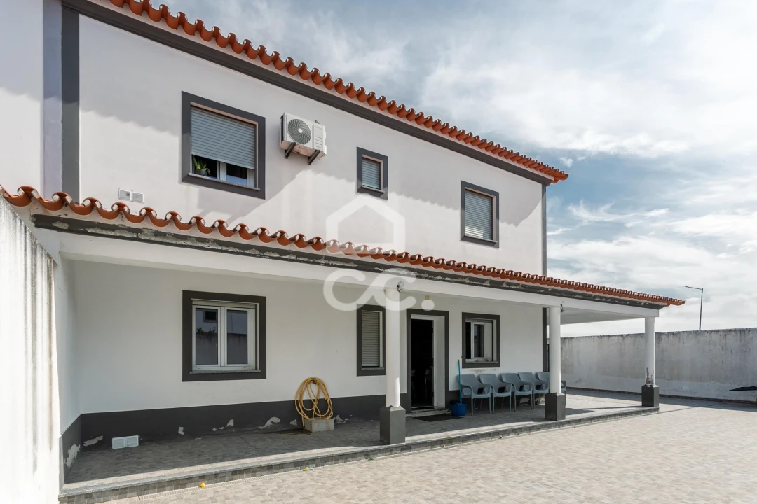 Moradia T4 para Venda em Mourão Foto 11