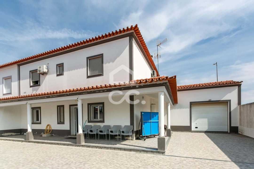 Moradia T4 para Venda em Mourão Foto 12