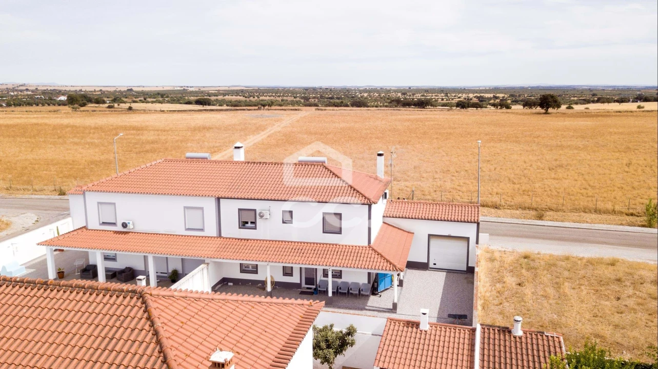 Moradia T4 para Venda em Mourão Foto 30