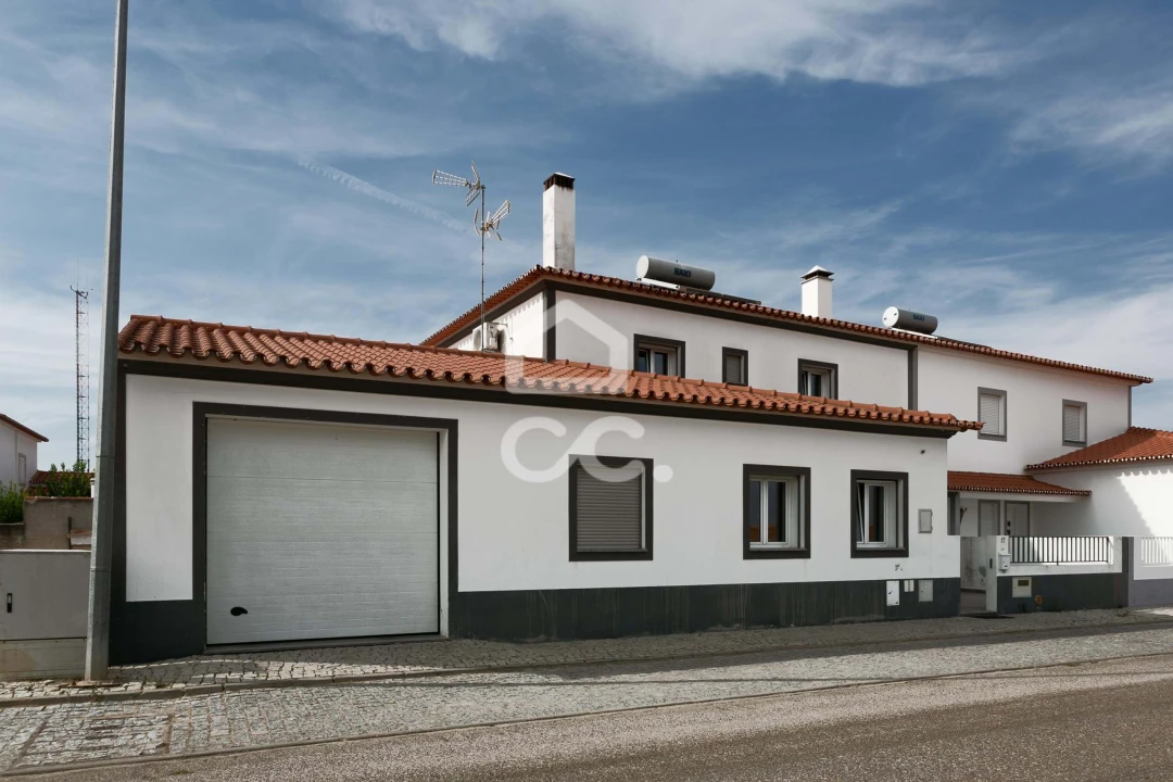 Moradia T4 para Venda em Mourão Foto 25