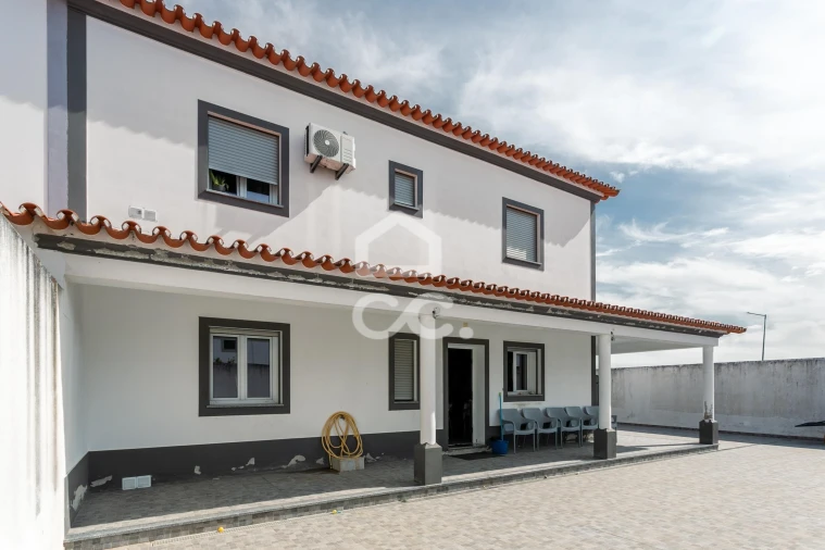 Moradia T4 para Venda em Mourão Foto 11