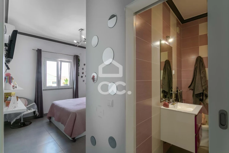 Moradia T4 para Venda em Mourão Foto 14