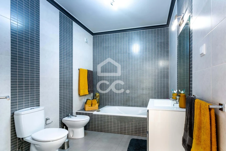 Moradia T4 para Venda em Mourão Foto 7