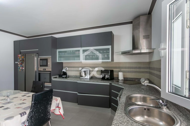 Moradia T4 para Venda em Mourão Foto 10